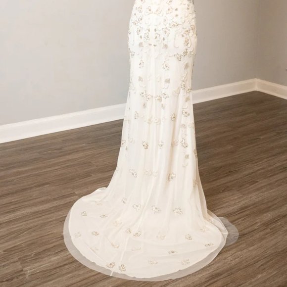 Lotus Threads NWT Wedding Dress 62234 - Never Worn, Ivory with lots of Jewels, 4 - Picture 6 of 11
